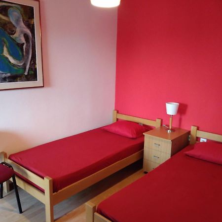 Skopje City Center Red Apartment المظهر الخارجي الصورة