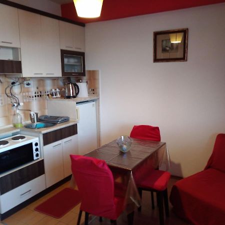 Skopje City Center Red Apartment المظهر الخارجي الصورة