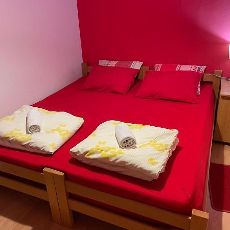 Skopje City Center Red Apartment المظهر الخارجي الصورة