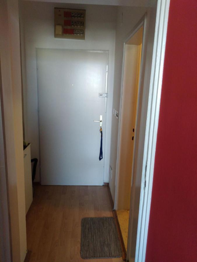 Skopje City Center Red Apartment المظهر الخارجي الصورة