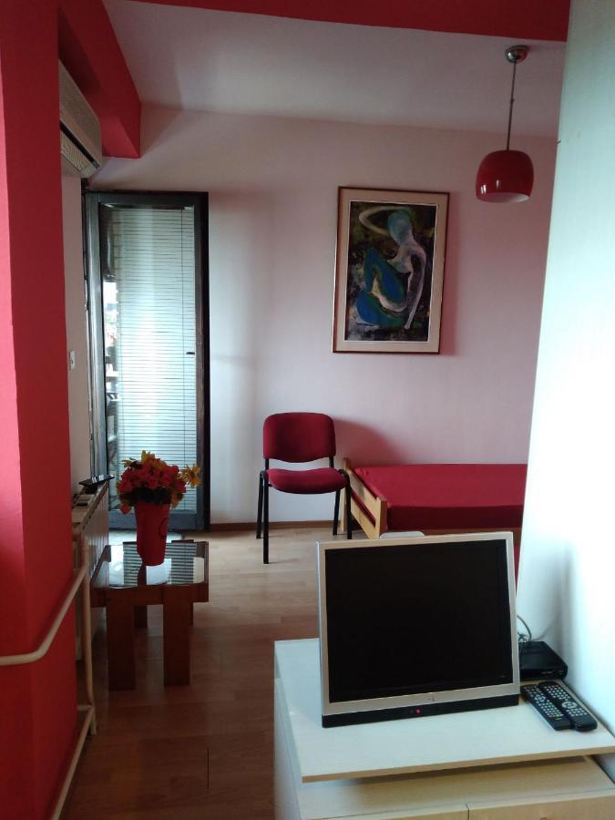 Skopje City Center Red Apartment المظهر الخارجي الصورة