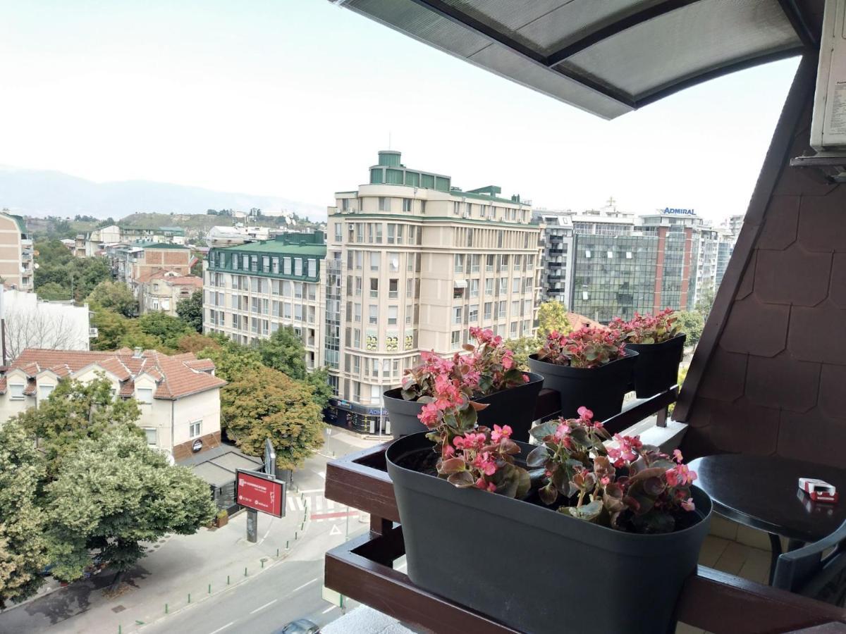Skopje City Center Red Apartment المظهر الخارجي الصورة