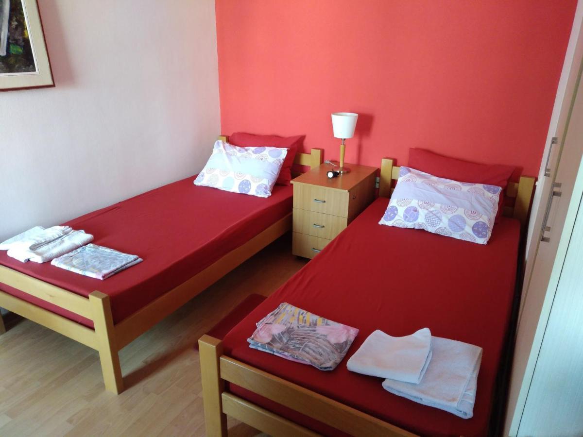 Skopje City Center Red Apartment المظهر الخارجي الصورة