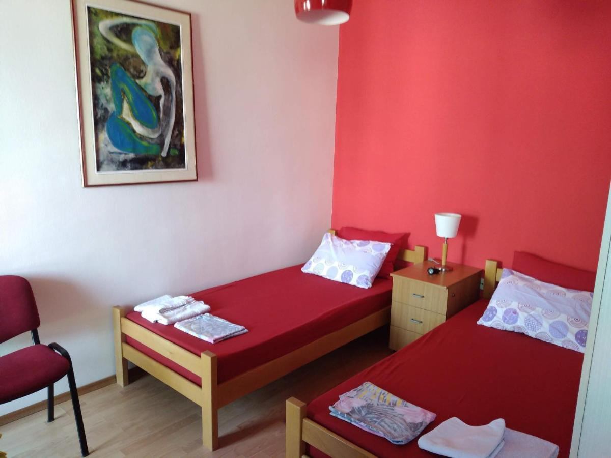 Skopje City Center Red Apartment المظهر الخارجي الصورة