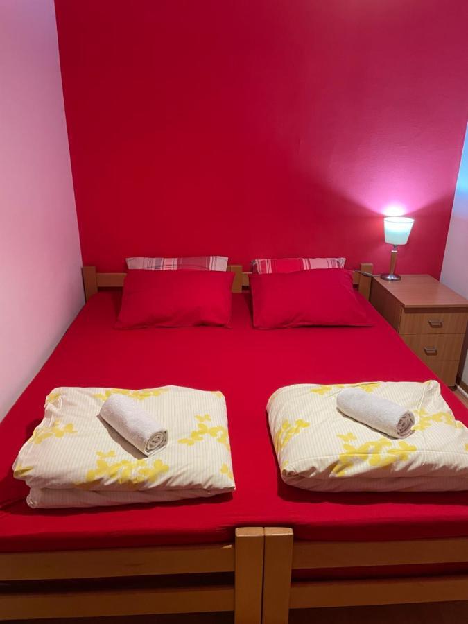 Skopje City Center Red Apartment المظهر الخارجي الصورة